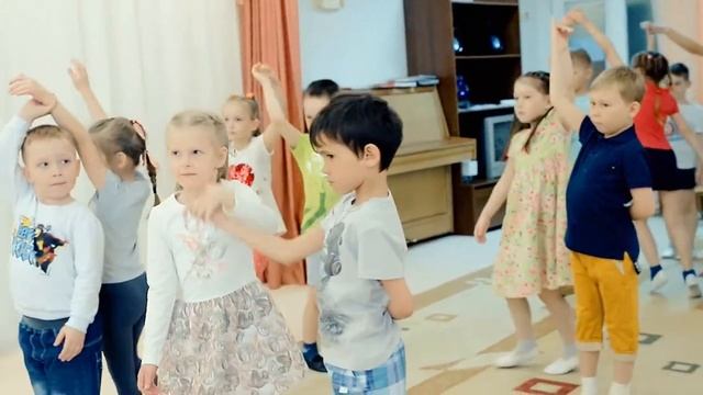 Репетиция вальса в детском саду (продолжение) смотреть онлайн