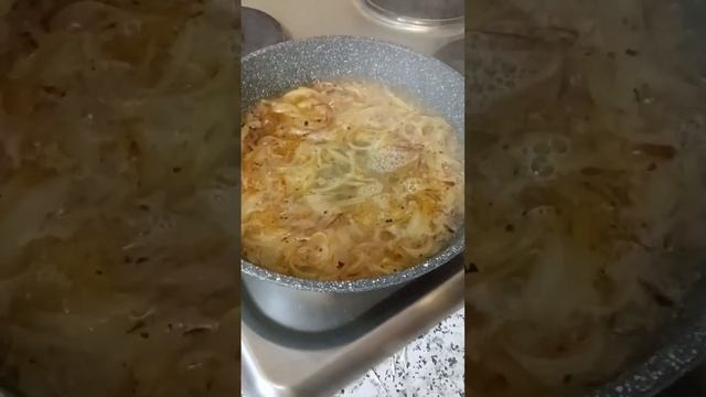 Луковый суп ?#едаэтоискусство#мысливслух#обстановкапокайфу смотреть онлайн