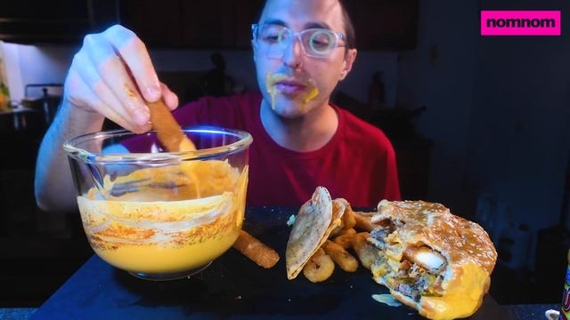CHEESE SAUCE BURGER KING FEAST! CHEDDAR BACON KING + TACOS CHEESE STICKS ONION RINGS * MUKBANG* смотреть онлайн