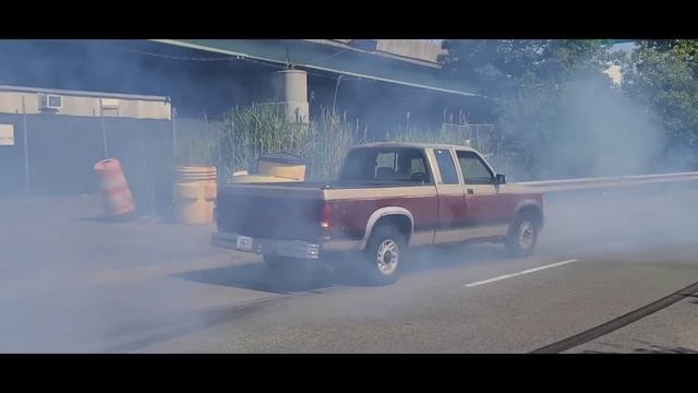 This Classic Dodge Pickup Getting Driven Like it's Stolen! Neutral Drop Baby! смотреть онлайн