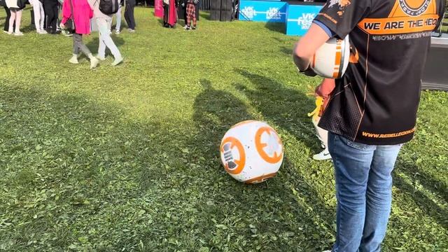 VK FEST Москва | Косплей на ВК фест | лутаем призы со стендов смотреть онлайн