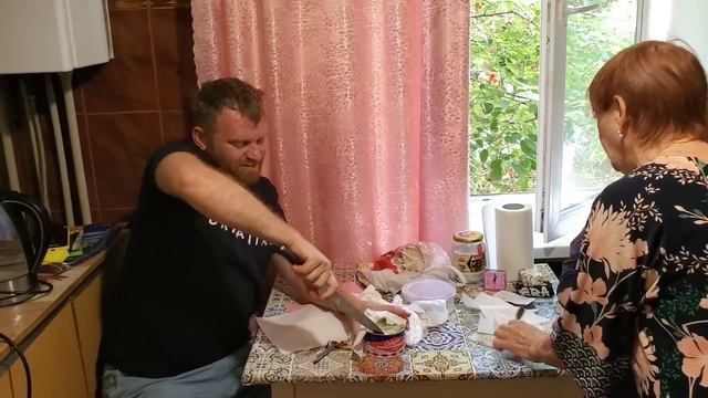 Содержимое в посылке испугало всех мама хотела прикарманить смотреть онлайн