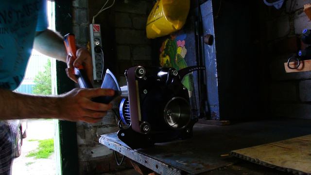 Заточка топора на гриндере Удачный смотреть онлайн