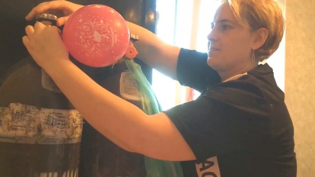 Как правильно надуть шарик с гелием. How To Inflate A Helium Balloon.