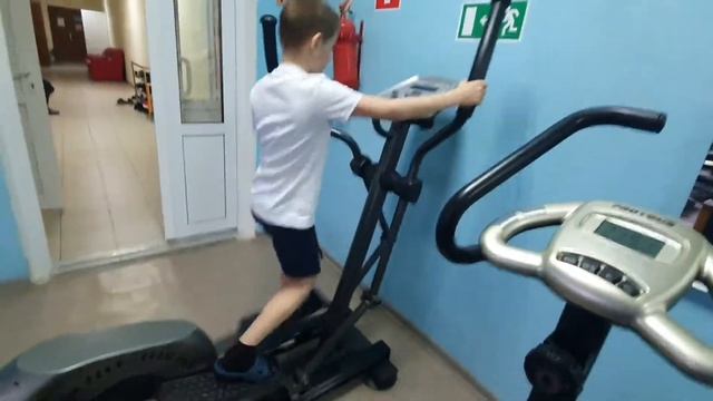 Акробатика. Качка после тренировок. смотреть онлайн