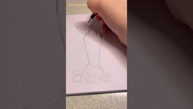 DRAWING A DRESS | ЭСКИЗ ПЛАТЬЯ смотреть онлайн