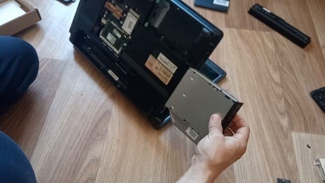 Разобрал Ноутбук hp Compaq Presario C700, заменил клавиатуру с Алиэкспресса! смотреть онлайн