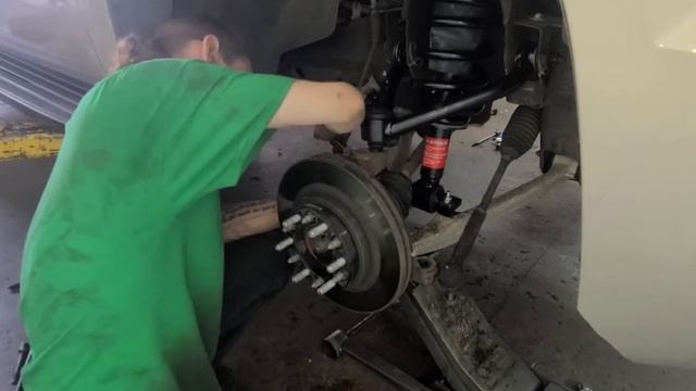 3.5" Front and 3" Rear Leveling Lift on a 2007 Chevy Tahoe смотреть онлайн