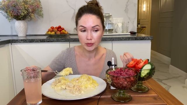 Мукбанг | картофельное пюре | кальмары в сметанном соусе | смотреть онлайн