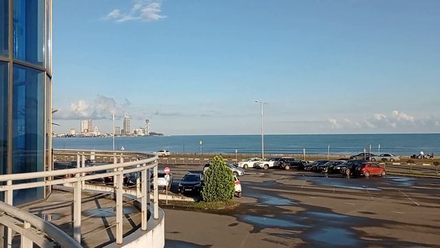 65?? Красавчик Батуми по утру вид от Жд Вокзала смотреть онлайн