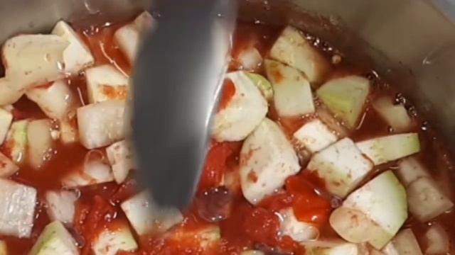 Улётный САЛАТ НА ЗИМУ из кабачков, помидоров и болгарского перца – Смело готовьте двойную порцию! смотреть онлайн