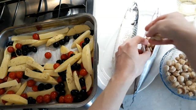 Скумбрия с картофелем и грибами / Sgombro con patate e funghi смотреть онлайн
