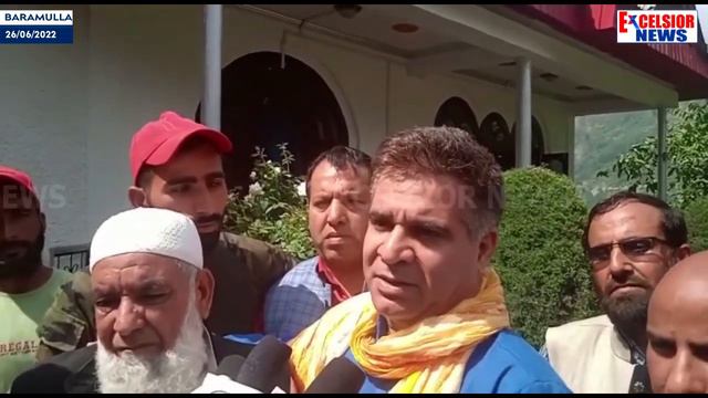Ravinder Raina Visits Family Of Martyred Constable Mudasir Ahmad In Uri смотреть онлайн