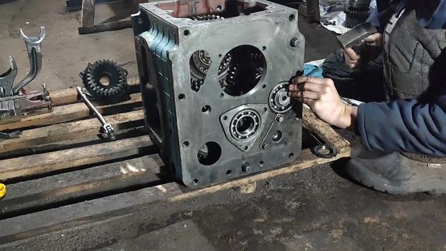 Сборка КПП МТЗ 80! Восстановление МТЗ 80 - Часть 7 смотреть онлайн