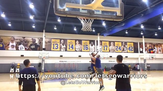 [!] Steph Curry yells "I'm back, Q!" then DUNKS (then kickball), day before 2nd MCL re-evaluation смотреть онлайн