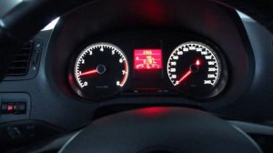 VOLKSWAGEN POLO 2013 г. (фольксваген поло, приборная панель, момент запуска двигателя)