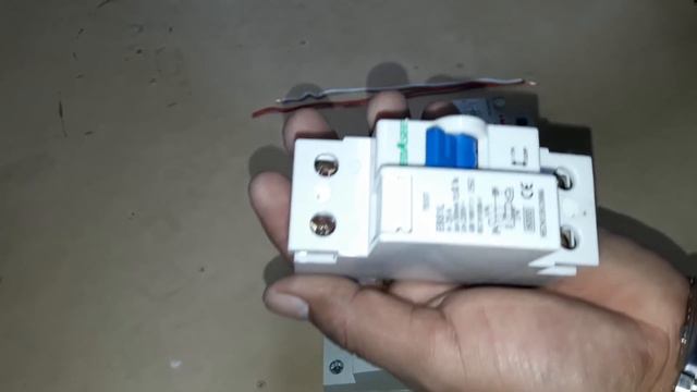 En que lado va conectado el cable fase y neutro en un diferencial de protección смотреть онлайн