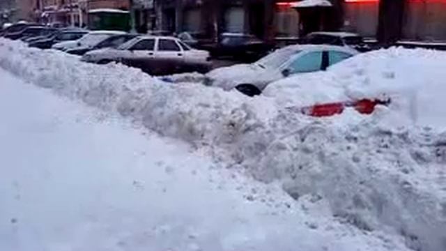 беcпредел при уборке снега с крыши (часть 2) смотреть онлайн