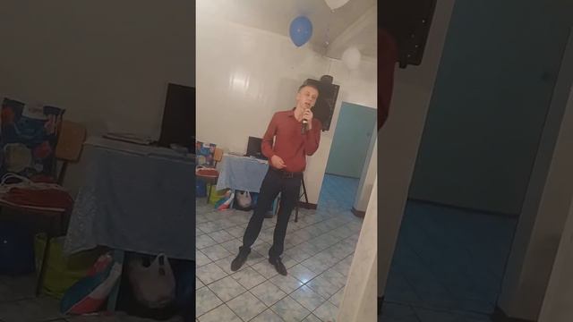 Сынок Артем исполнил песню брату Мише смотреть онлайн