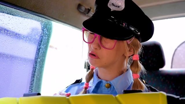 Мачо VS Ботанша В Тюрьме || Популярный VS Непопулярная смотреть онлайн