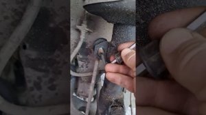 Замена переднего амортизатора на Тойота Виш с 2003 - 2009гг.