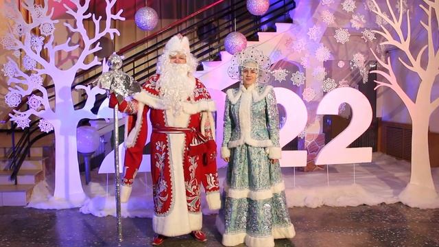 Новогодняя музыкальная видео-открытка "С новым годом, медики!" смотреть онлайн