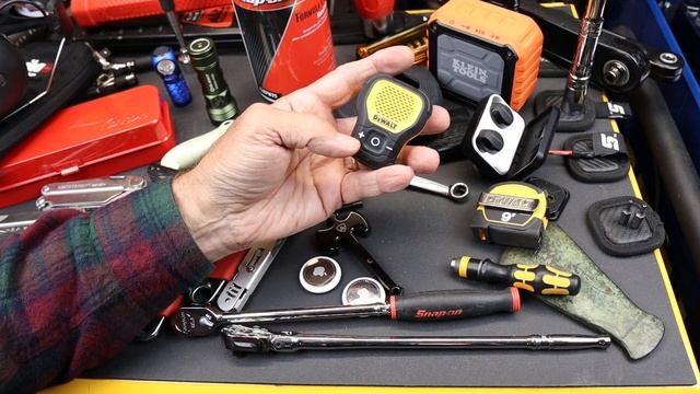 DeWalt Jobsite Pro Wearable Speaker: Light. Tiny. Tinny. Expensive. Create a personal audio bubble. смотреть онлайн