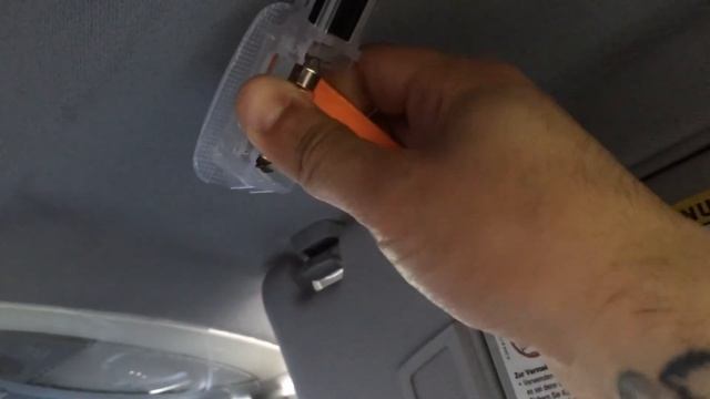 W211 ( замена ламп солнцезащитного козырька) смотреть онлайн