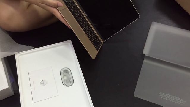 แกะกล่อง New Macbook 12 นิ้ว สีทอง Early 2015 смотреть онлайн