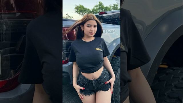 Neslyn Yauco: Fashion Model | Curvy Instagram Star | Content Creator | Wiki