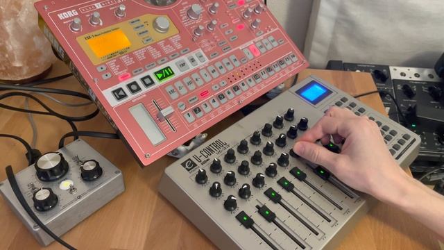 Korg ESX + UC-33 смотреть онлайн