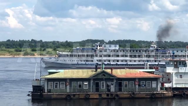 Теплоход Цезарь .Плывет по Волге ,по городу Балахна. 04.07.2018 смотреть онлайн