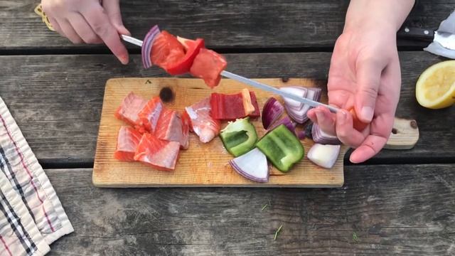 «Шашлык» из лосося на костре ? #stayathome #cookwithme