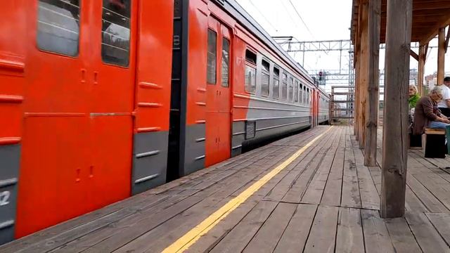 Электропоезд ЭД4М-0328 с сообщением "Фрязево - Москва (Курский вокзал)" смотреть онлайн