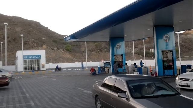 ОАЭ моют АЗС шампунем смотреть онлайн