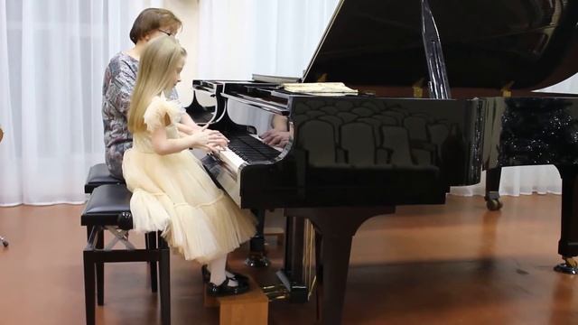 Уланова Анастасия Украинский народный танец "Казачок" смотреть онлайн