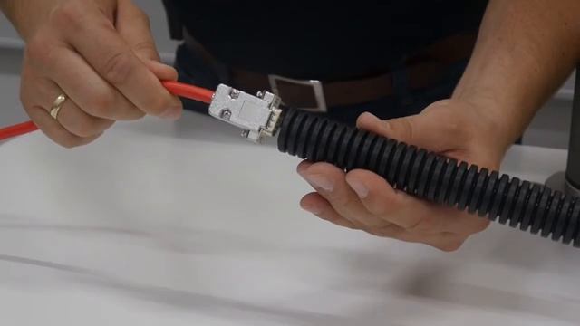 MURRPLASTIK монтаж кабеля в разрезной гофрошланг смотреть онлайн