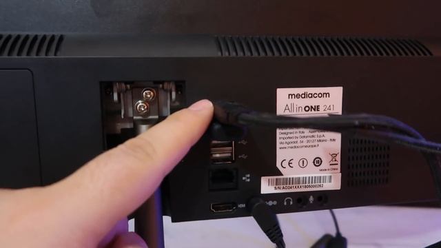 KOMPJUTER U MONITORU смотреть онлайн