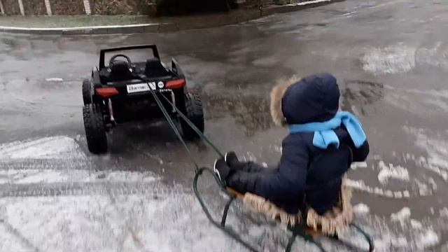 Детский электромобиль Buggy М 4170, А707АА тащит санки по льду смотреть онлайн