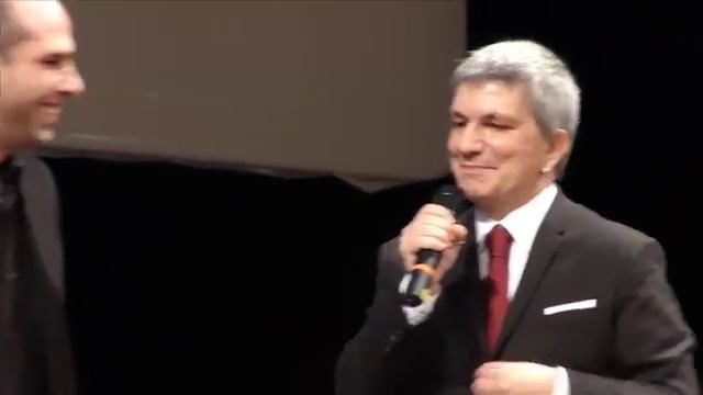 Bif&st 2011 Nichi Vendola premia Checco Zalone смотреть онлайн