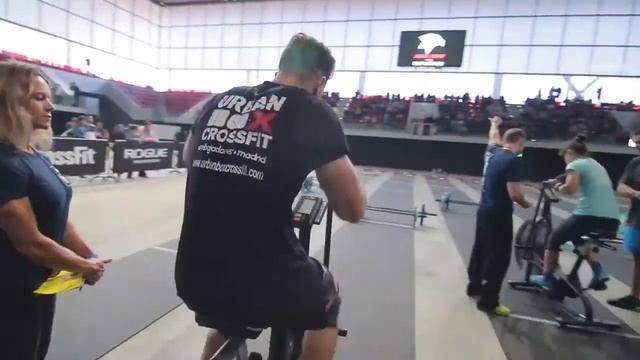 Велотренажер ASSAULT AirBike смотреть онлайн