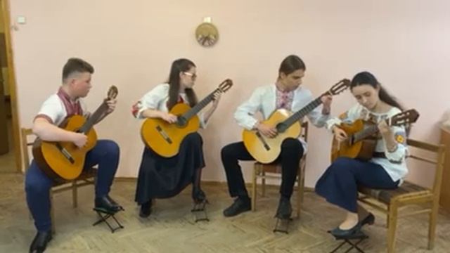 Ансамбль гітаристів "Гармонія" ДЮК "Олімпія" українська народна пісня "Ніч яка місячна" смотреть онлайн