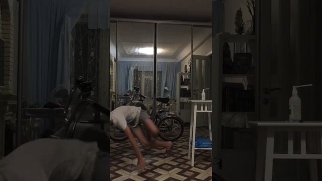 Брейк-данс. Упражнение Подсечка смотреть онлайн