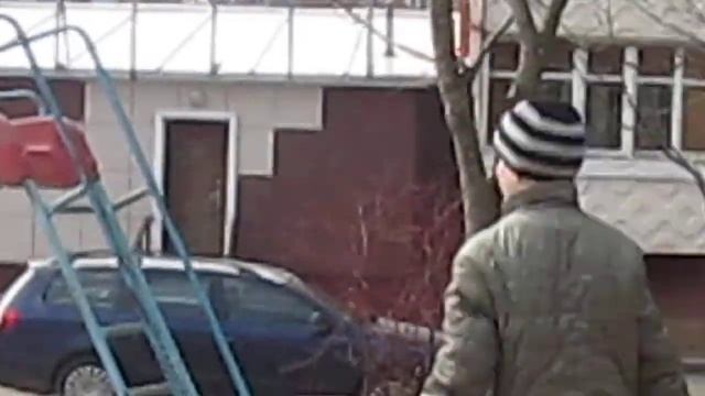 Необычная прогулка по дворам смотреть онлайн