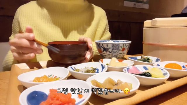 일본 도쿄 브이로그 🗼편의점 신상 간식 쇼핑, 에비스 가마솥밥 맛집(竈ごはんと炭火焼 治郎), 감동의 파르페 맛집 카페 (PARLOR NOON), 꽃과 함께하는 소소한 도쿄 일상 смотреть онлайн