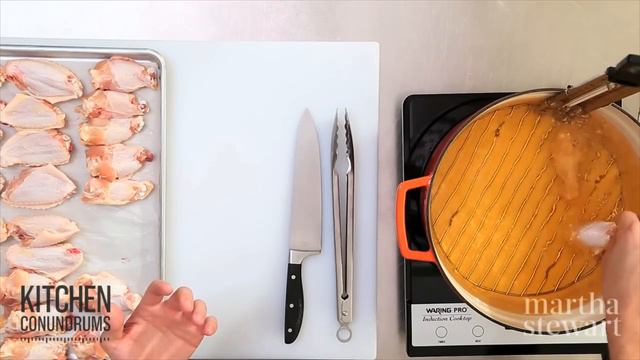 Homestyle Crispy Buffalo Chicken Wings - Kitchen Conundrums with Thomas Joseph смотреть онлайн