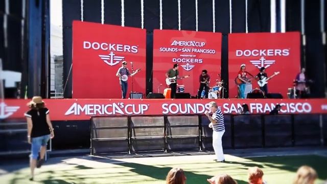 Musical Charis & Breakaway Patriot смотреть онлайн