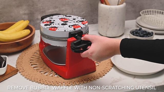 Mickey Mouse Bubble Waffle Maker смотреть онлайн