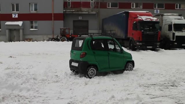 Первый BAJAJ QUTE теперь в России смотреть онлайн