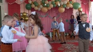 Выпускной, танец «Смайлики»